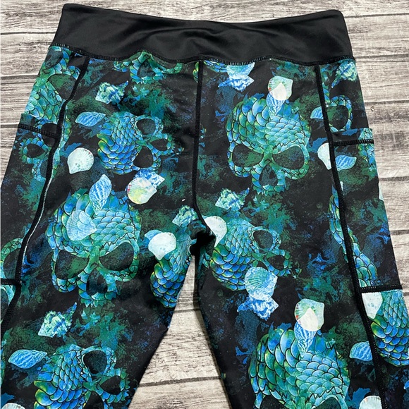 Women’s Medium CVG Constantly Varied Gear Mermaid Skull Leggings Excellent Cond - Picture 10 of 11